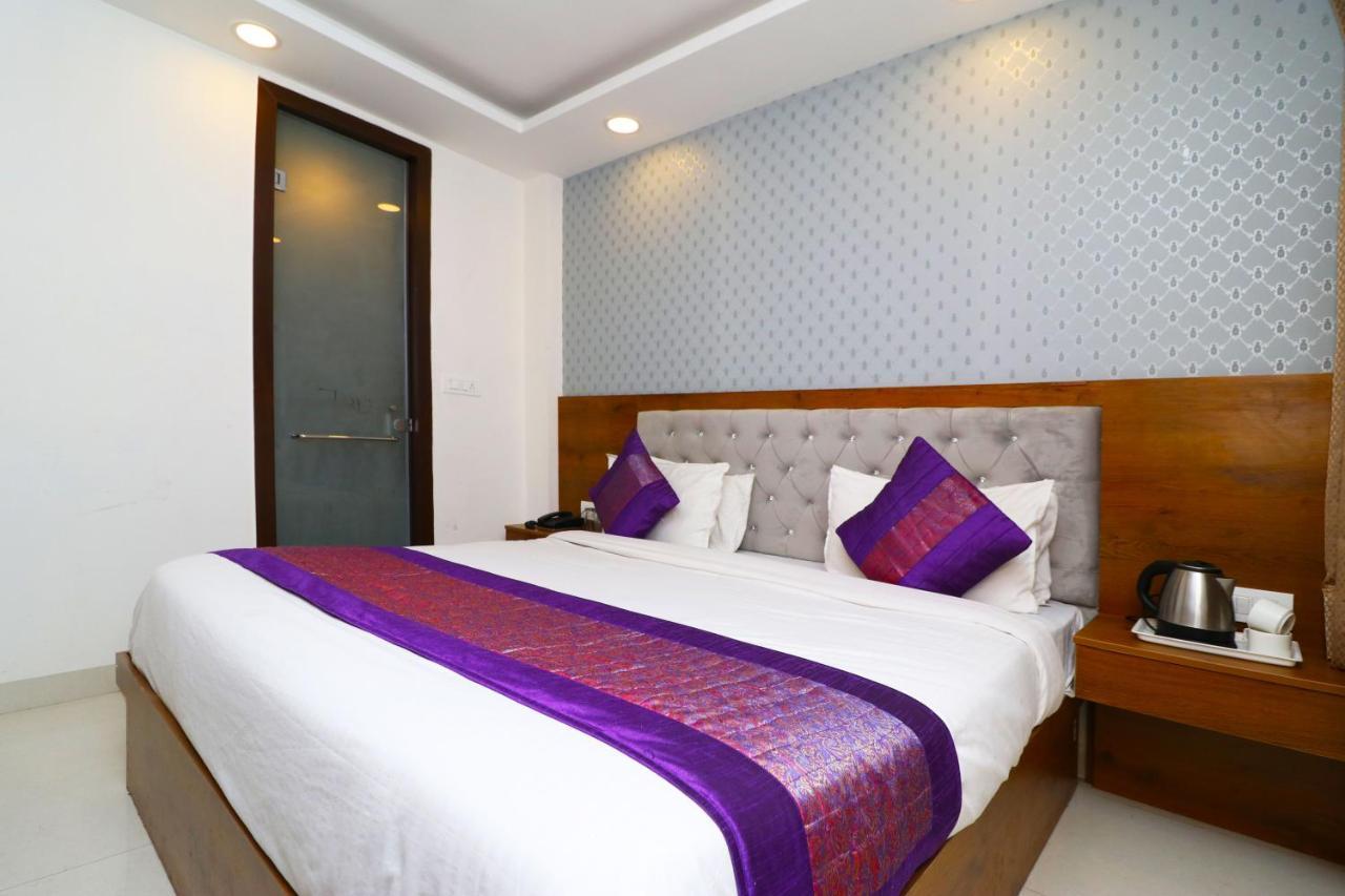 Hotel Belwood Suites - Near New Delhi Airport Екстер'єр фото