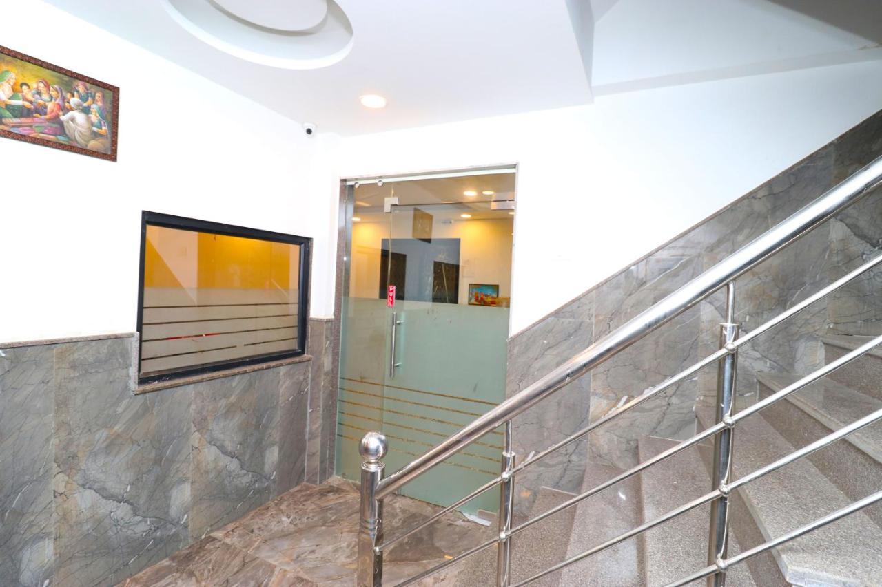 Hotel Belwood Suites - Near New Delhi Airport Екстер'єр фото
