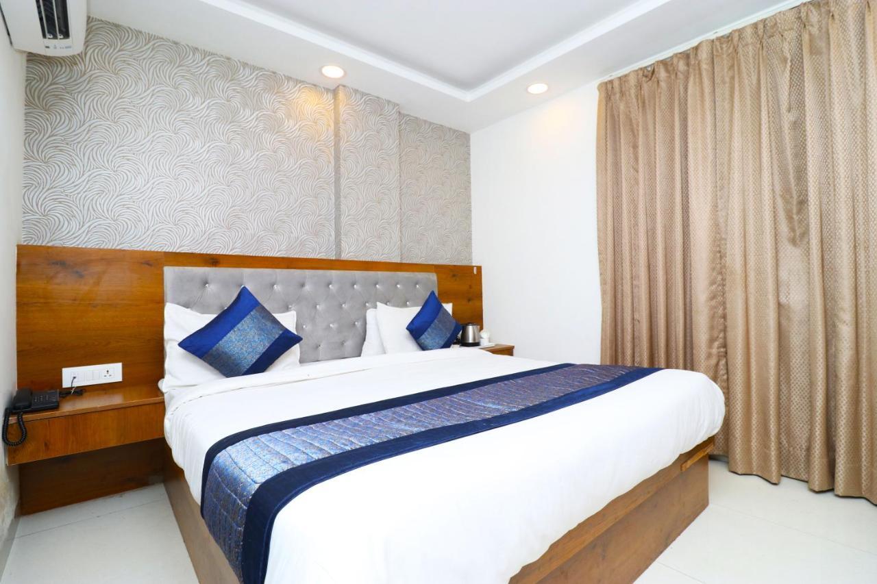Hotel Belwood Suites - Near New Delhi Airport Екстер'єр фото