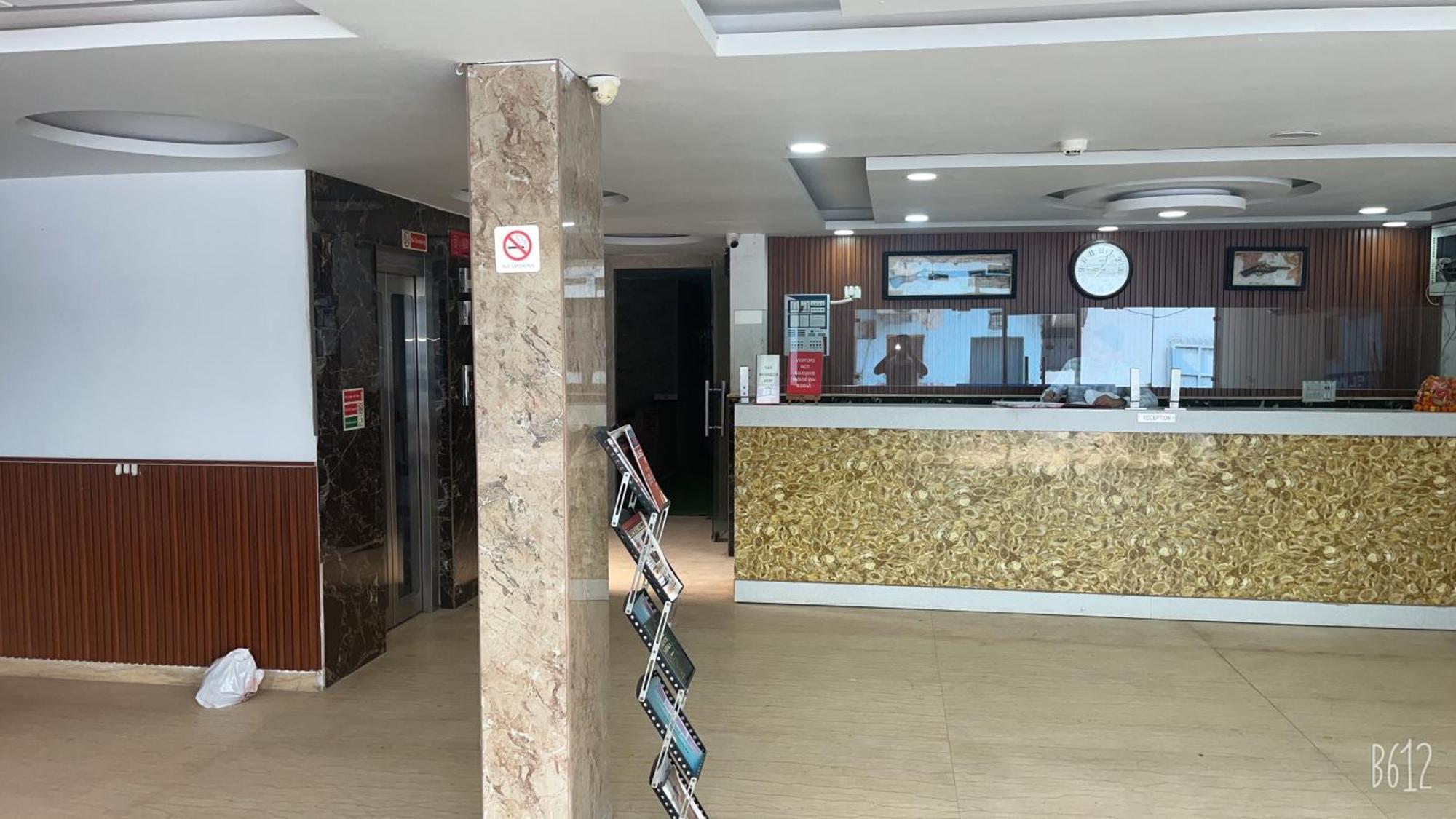 Hotel Belwood Suites - Near New Delhi Airport Екстер'єр фото