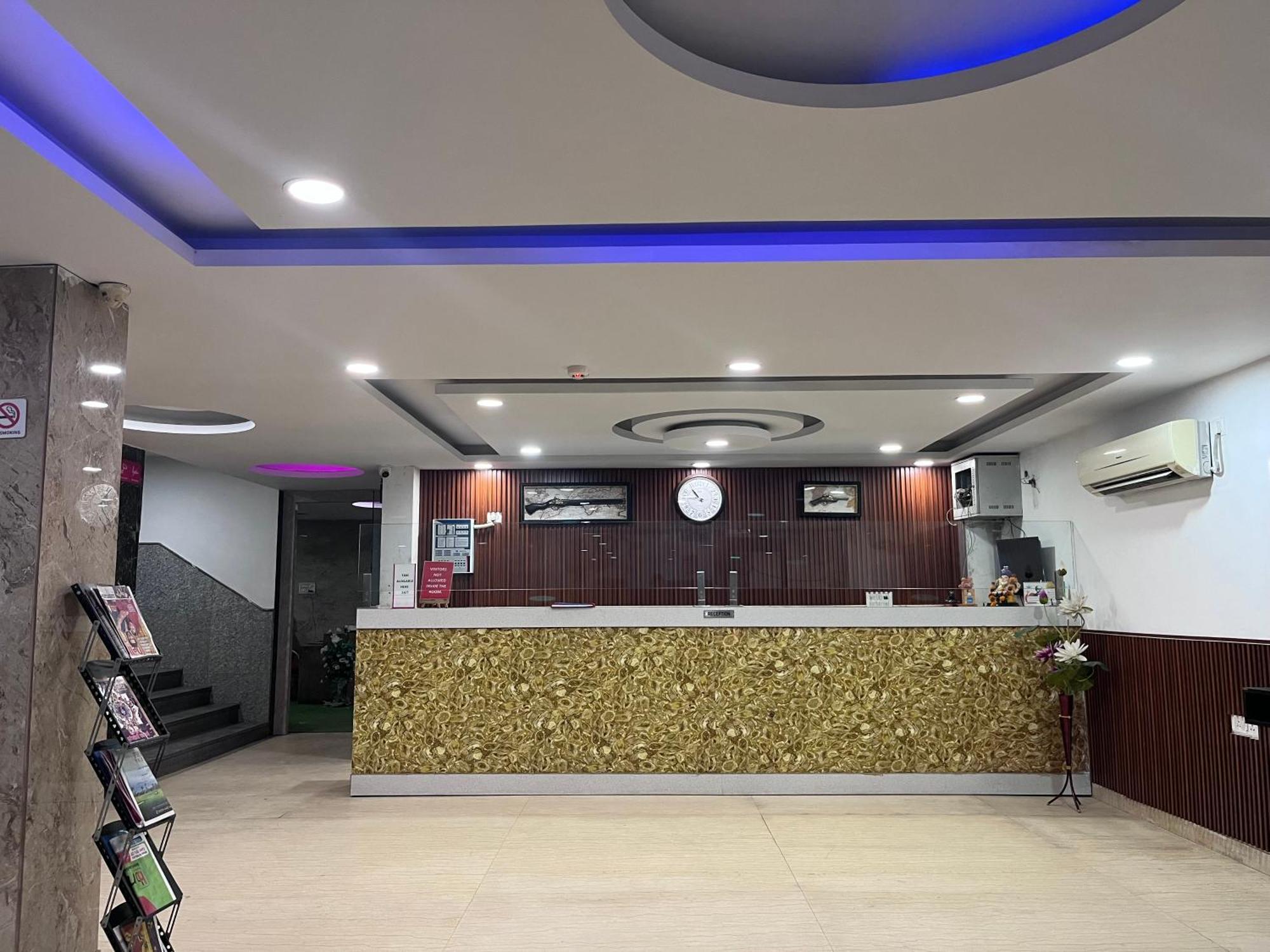 Hotel Belwood Suites - Near New Delhi Airport Екстер'єр фото