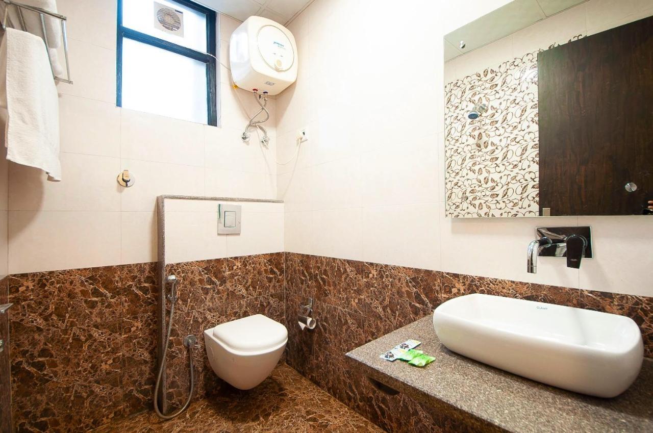 Hotel Belwood Suites - Near New Delhi Airport Екстер'єр фото